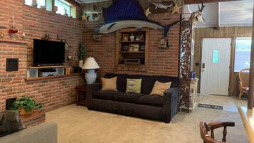 電視、DVD 播放機、音響