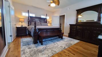 6 bedrooms, desk, iron/ironing board, free WiFi