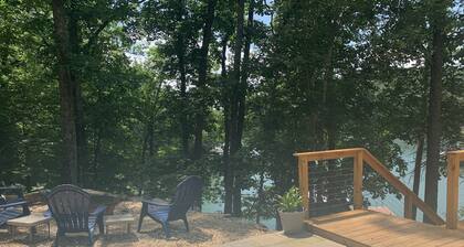 Lakefront Pet friendly with Hot Tub & Private Dock