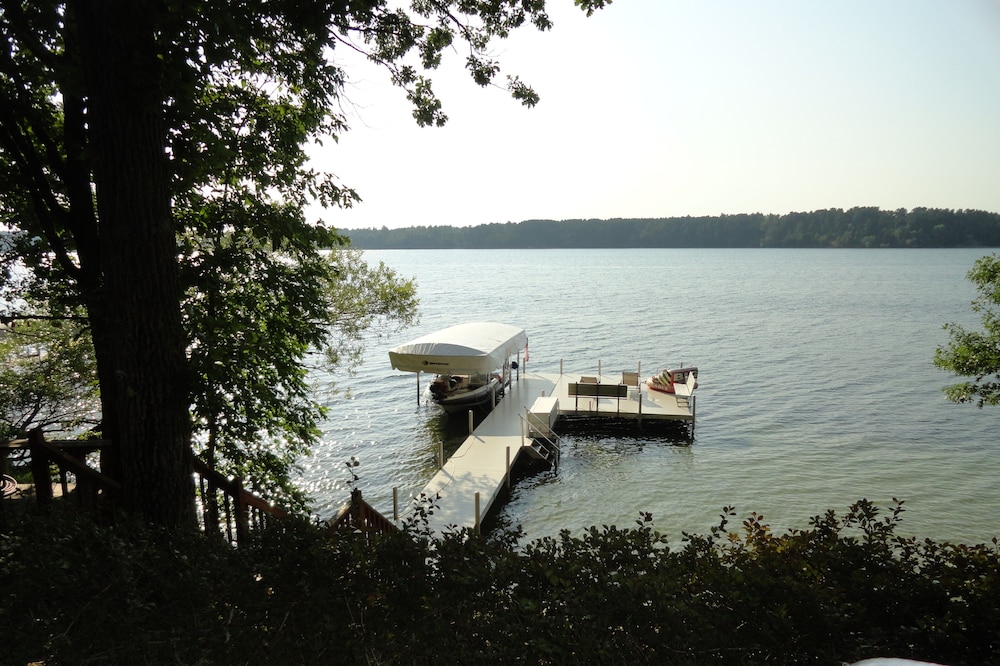 4 bedroom home, positioned on desireable Dakota Shores beach