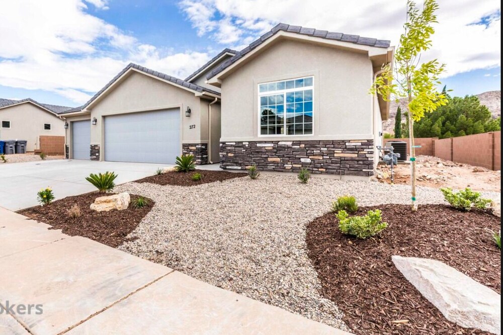 Beautiful Peaceful Three Bedroom Home with Views