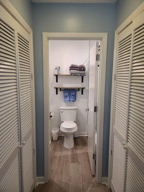 Combined shower/bathtub, hair dryer, towels, soap