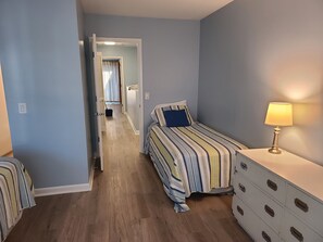 3 habitaciones, tabla de planchar con plancha, cuna de viaje y wifi 