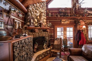 المنشأة من الداخل