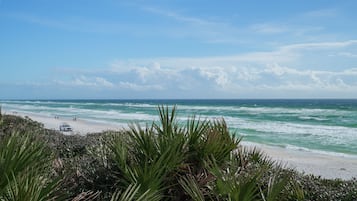 Beach nearby, sun loungers, beach towels
