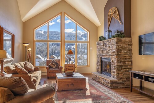 3 BR + Loft BR/4 BA Top Floor Condo with Panoramic Ski Run View