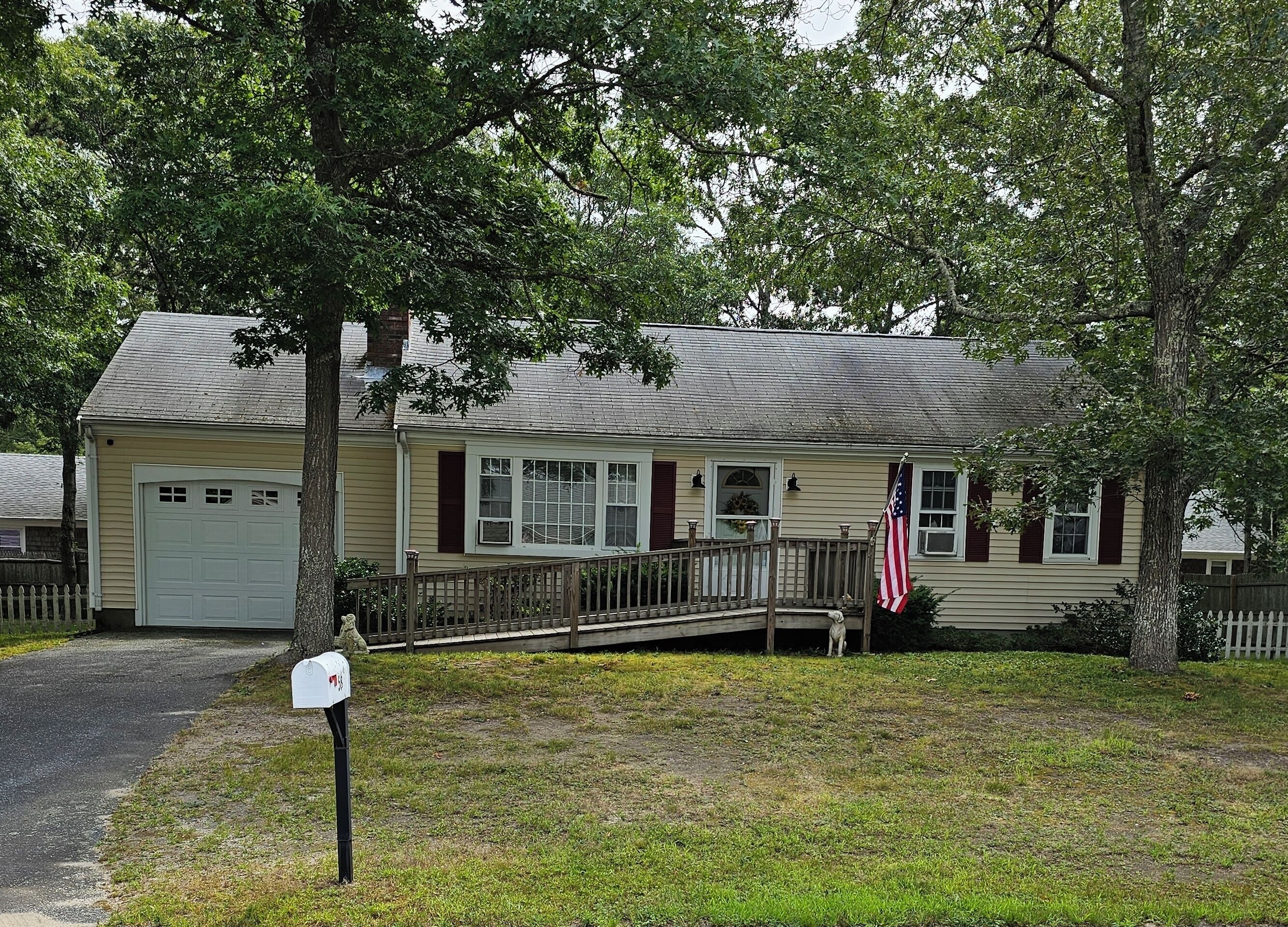 Single Family Home located on a dead end street near all amenities.