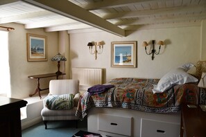 3 habitaciones, escritorio, tabla de planchar con plancha y wifi gratis 