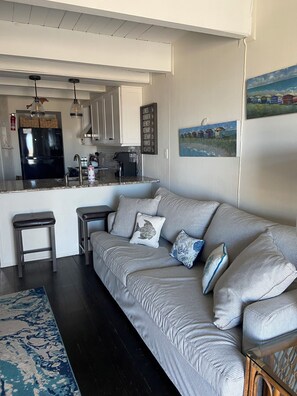 Smart TV, books, stereo