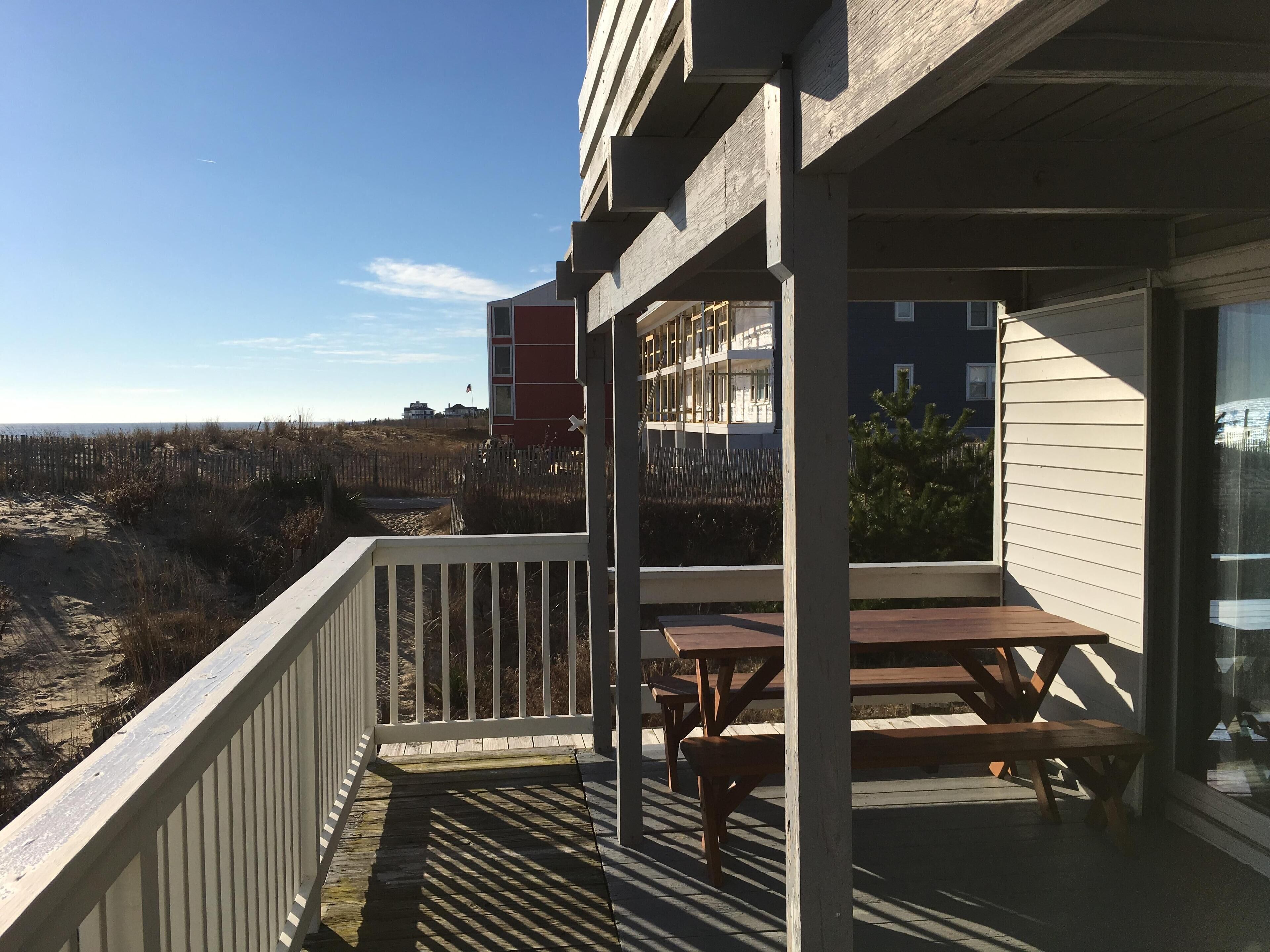 屋外ダイニングエリア