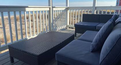 Breathtaking Ocean Front Condominium . Fall weekends with the dog.