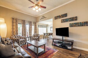 Smart TV, lettore DVD, libri