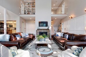 Télévision, cheminée, jeux vidéo, lecteur de DVD