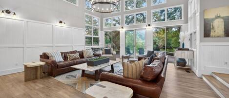 Televisión, chimenea, videojuegos y reproductor de DVD