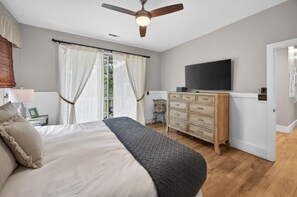 4 bedrooms, iron/ironing board, WiFi, bed sheets