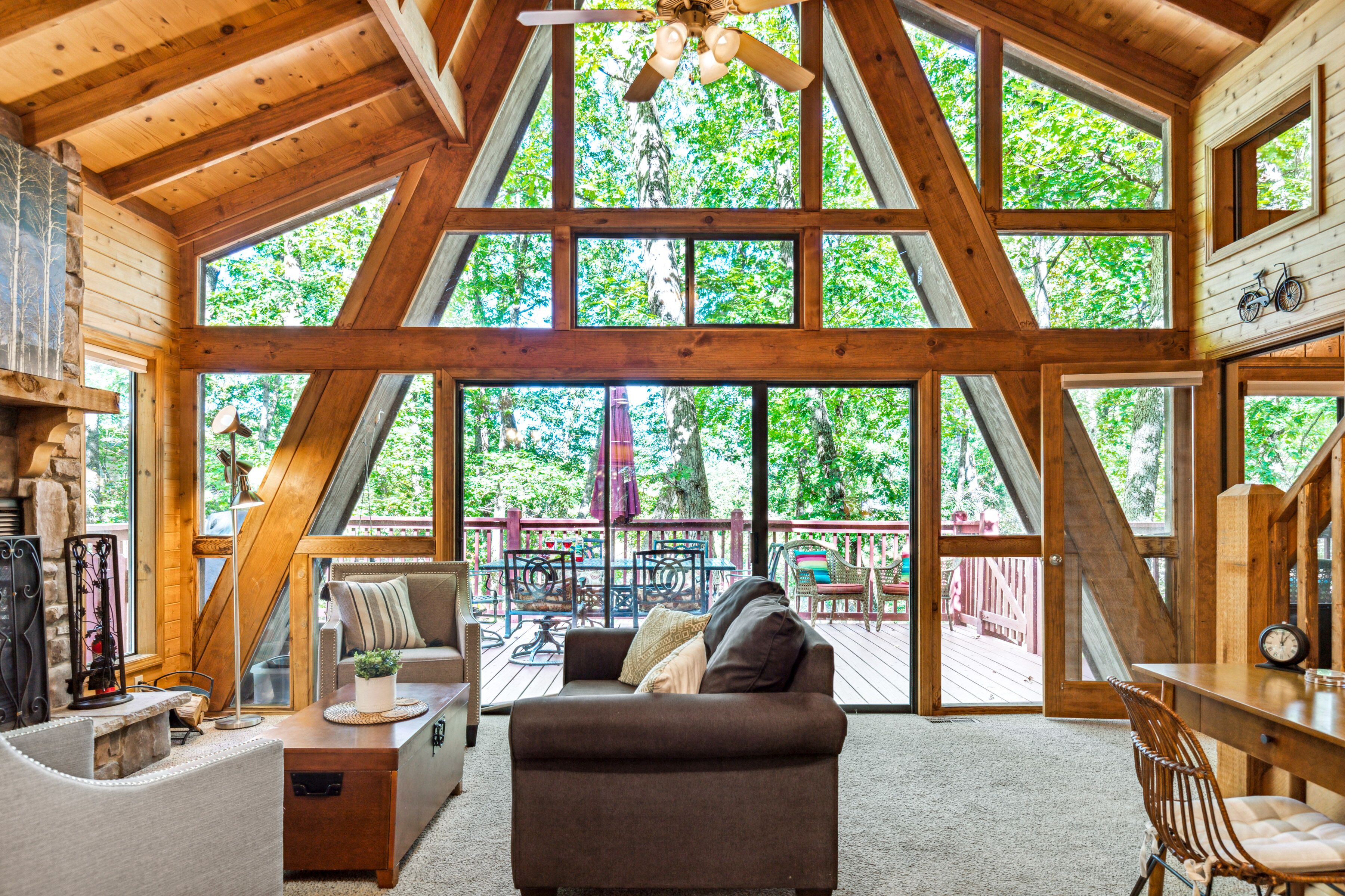 Timberline Cottage by Sarah Bernard, Beautiful Private Dock and Treehouse!