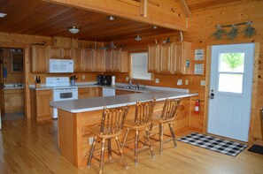 Fridge, microwave, oven, stovetop - Escape to The Pines, the perfect destination for romance, seclusion & relaxation (Ferryville)