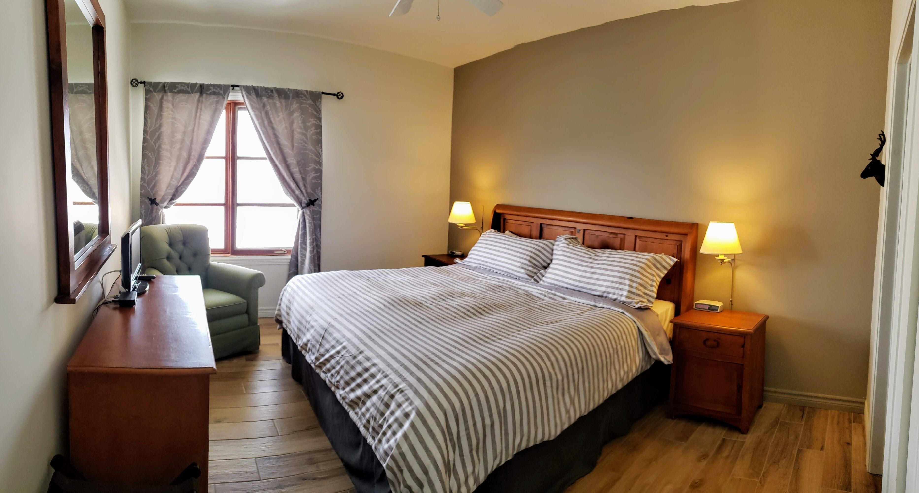 RENOVATED- Ski in&out /Walk to village/ Corner Unit/Heated pool/ Sunny/Views