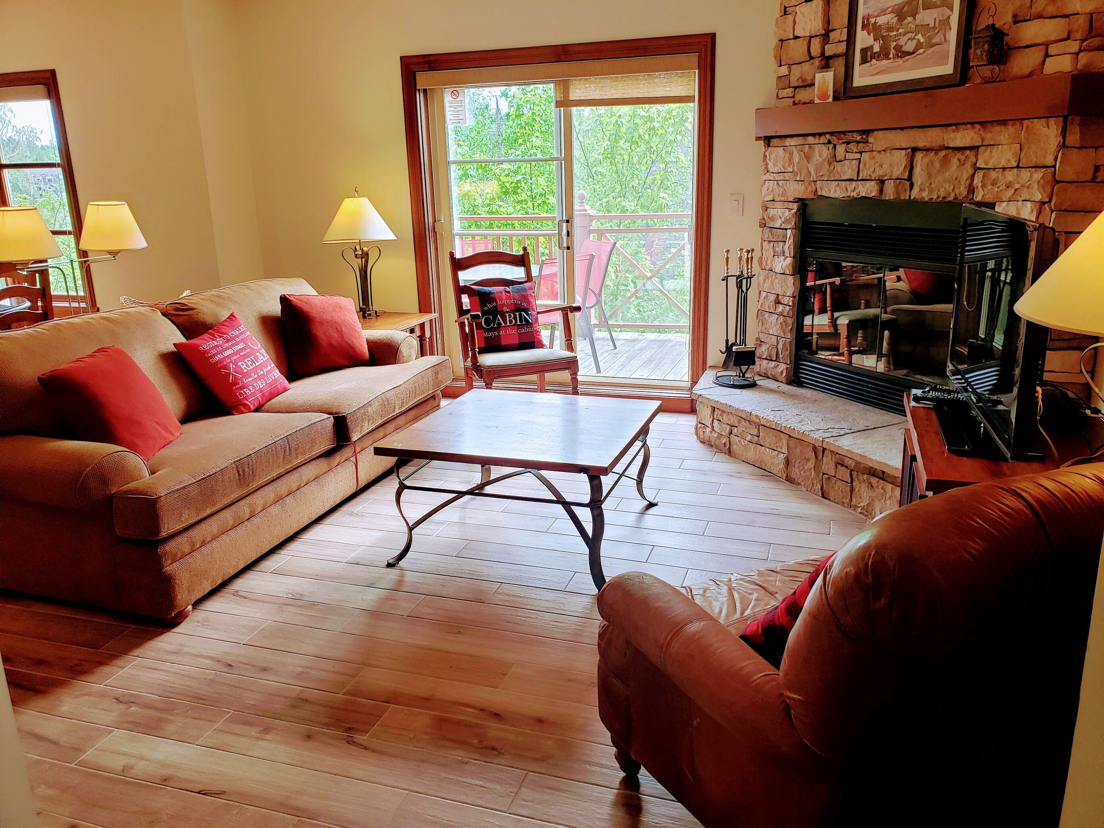 RENOVATED- Ski in&out /Walk to village/ Corner Unit/Heated pool/ Sunny/Views