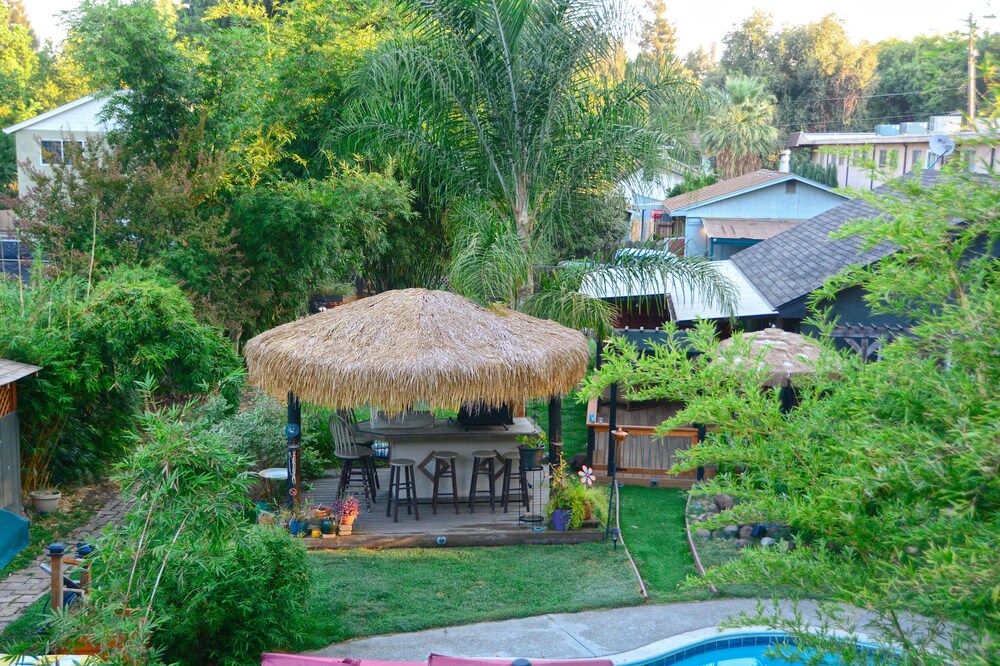 Fully Furnished Cottage With BBQ And Pool - pet considered
