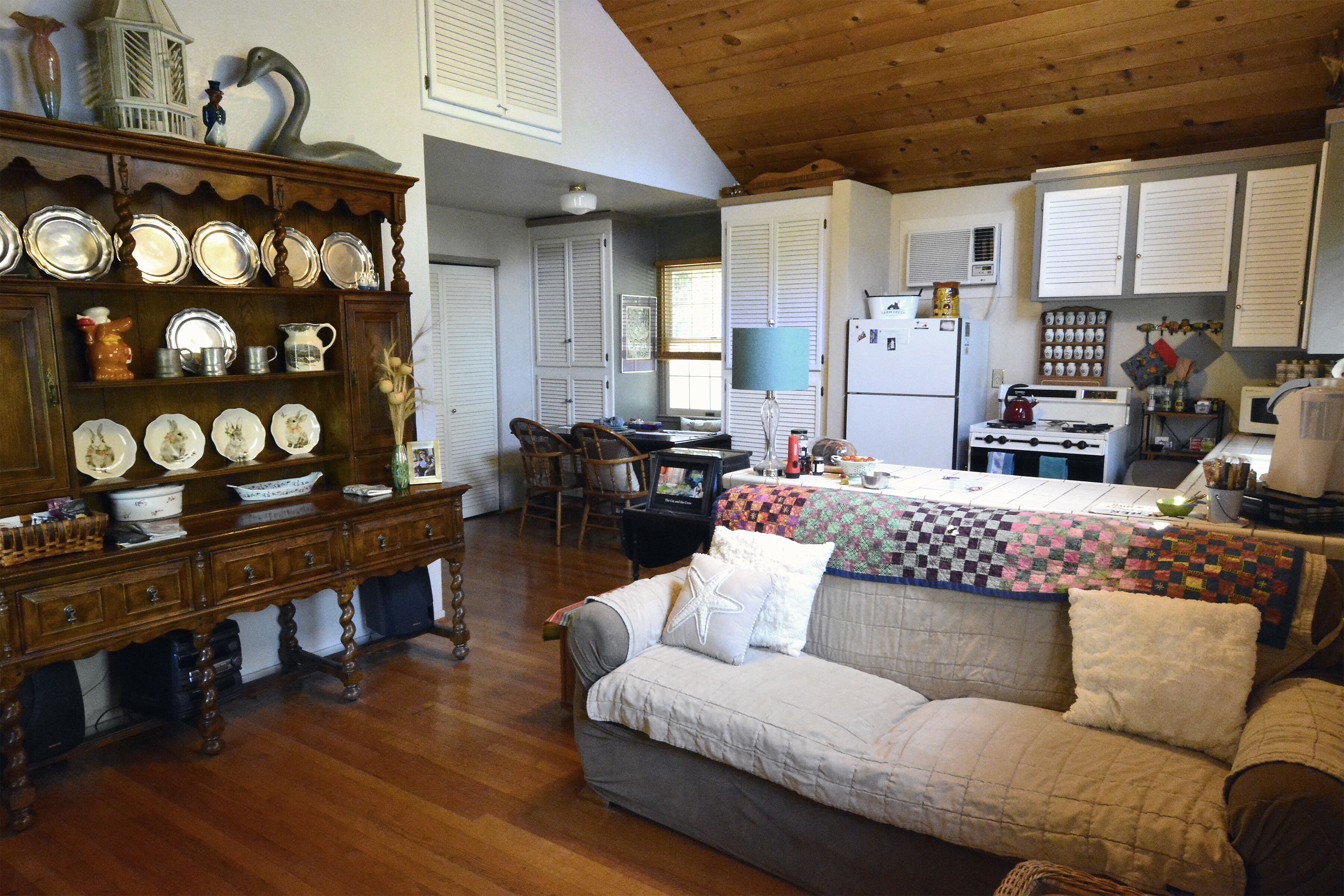 Fully Furnished Cottage With BBQ And Pool - pet considered