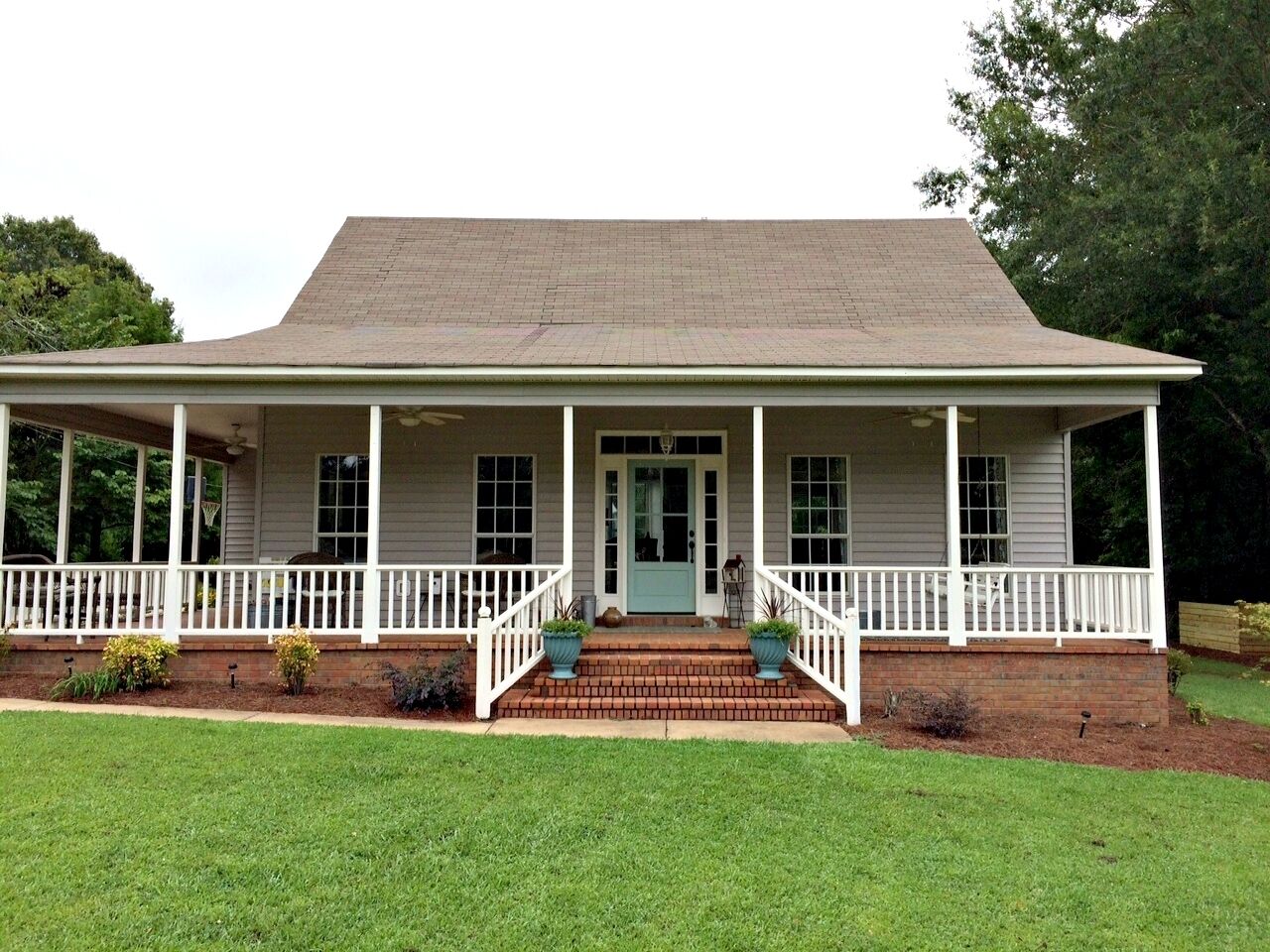 Cozy Home W/ Privacy, Yet Minutes From All The Action