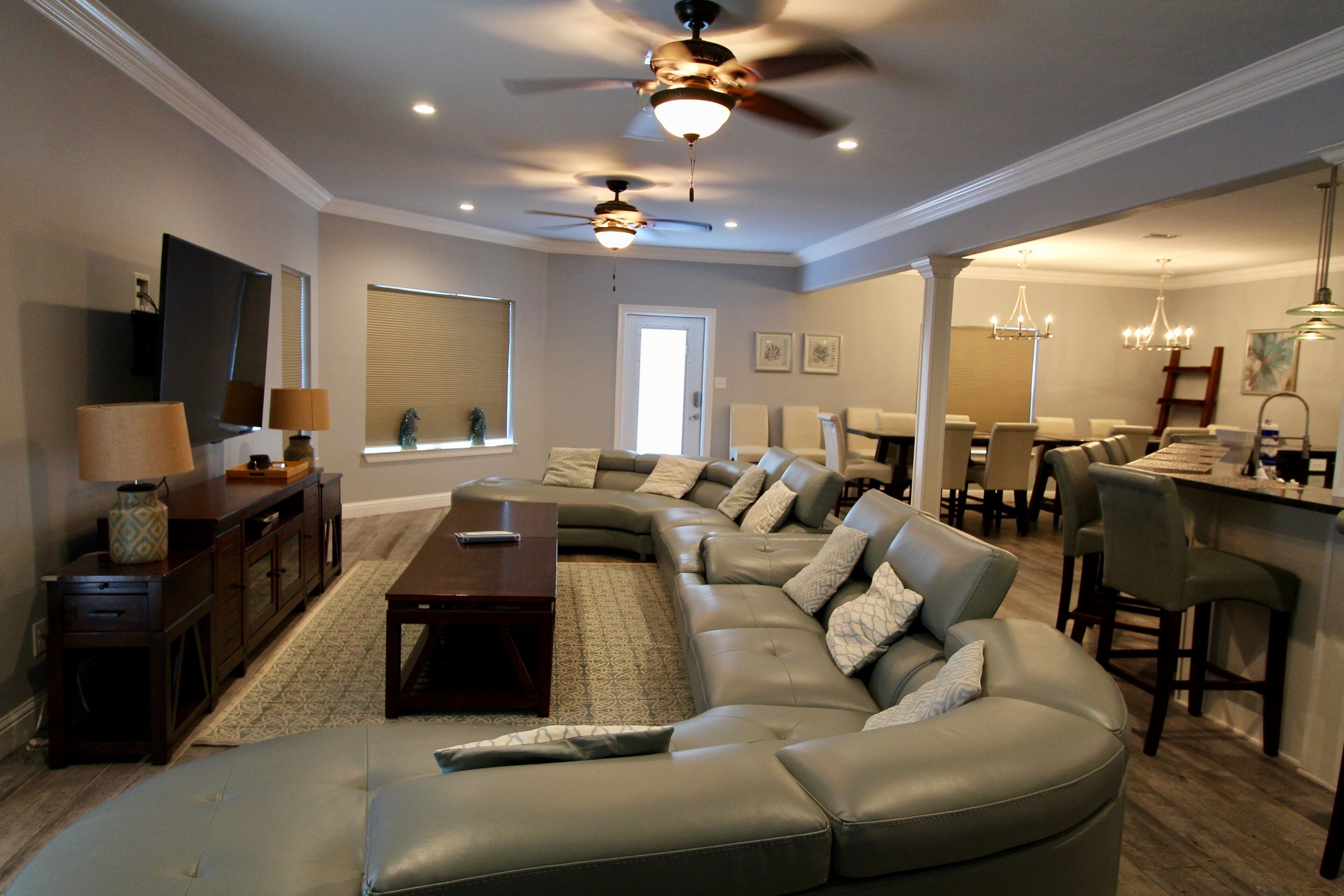 Luxurious Beach House, 8 BR, , Pool, & Private Beach, sleeps 28. Beach Music #8