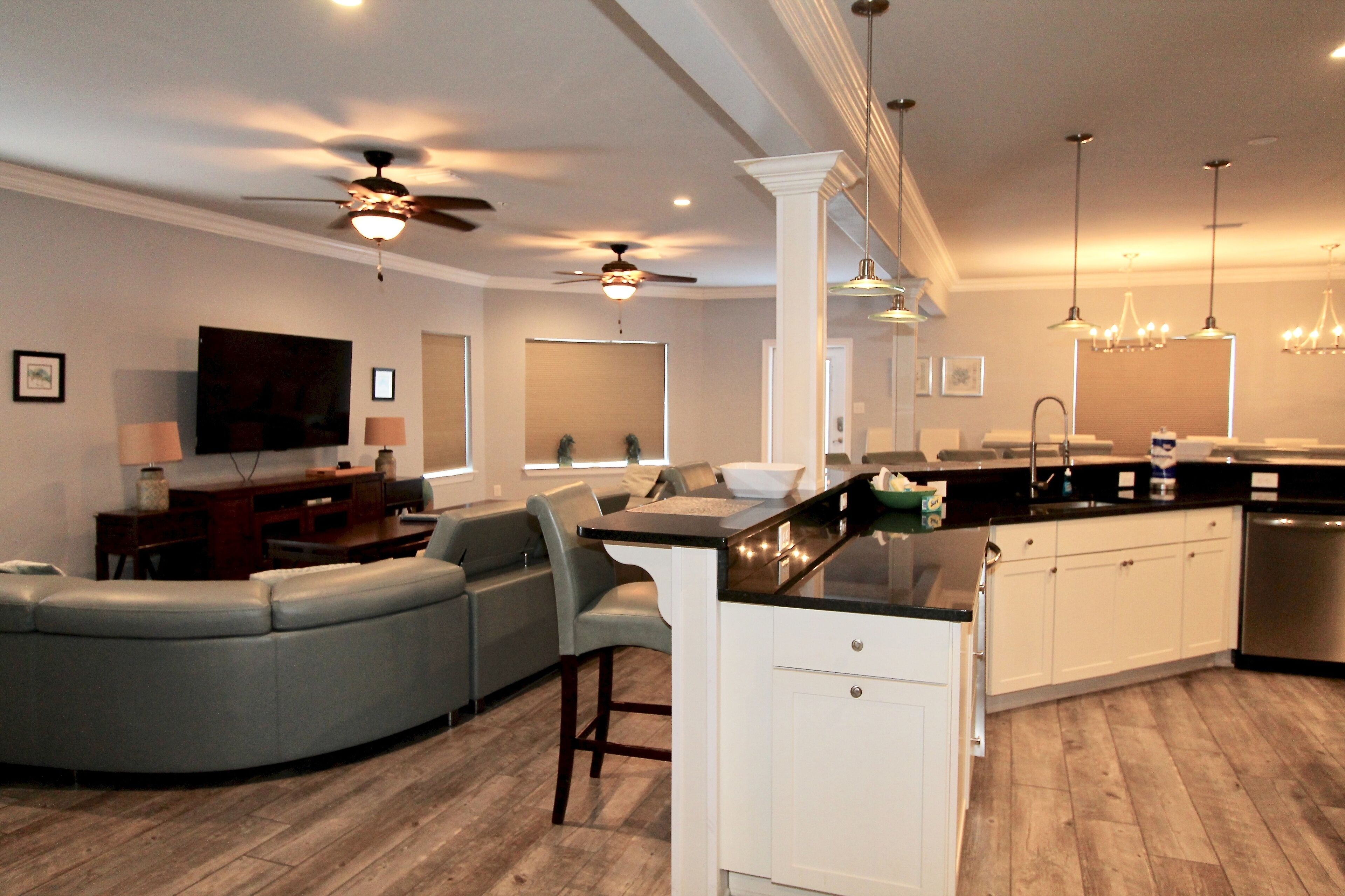 Luxurious Beach House, 8 BR, , Pool, & Private Beach, sleeps 28. Beach Music #8