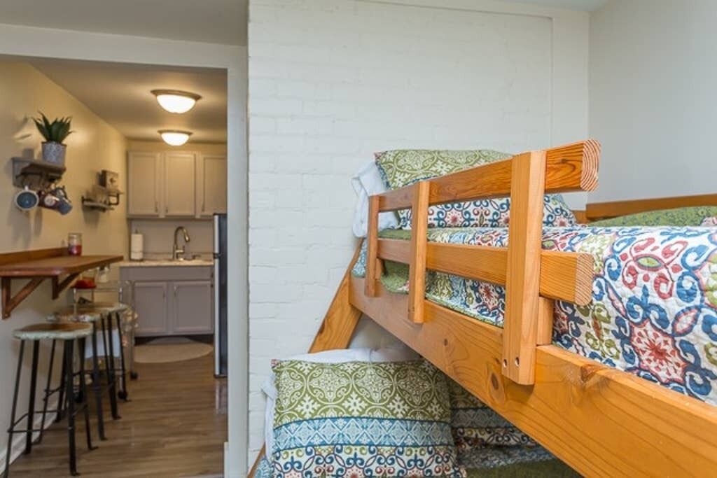 Close to Skyliine Drive Wintergreen Cozy and Private