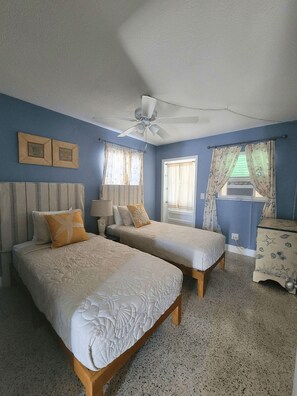 2 chambres, fer et planche à repasser, Wi-Fi, draps fournis