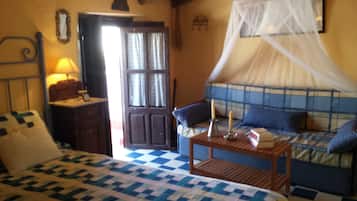 3 makuuhuonetta, työpöytä, silitysrauta/-lauta, Wi-Fi