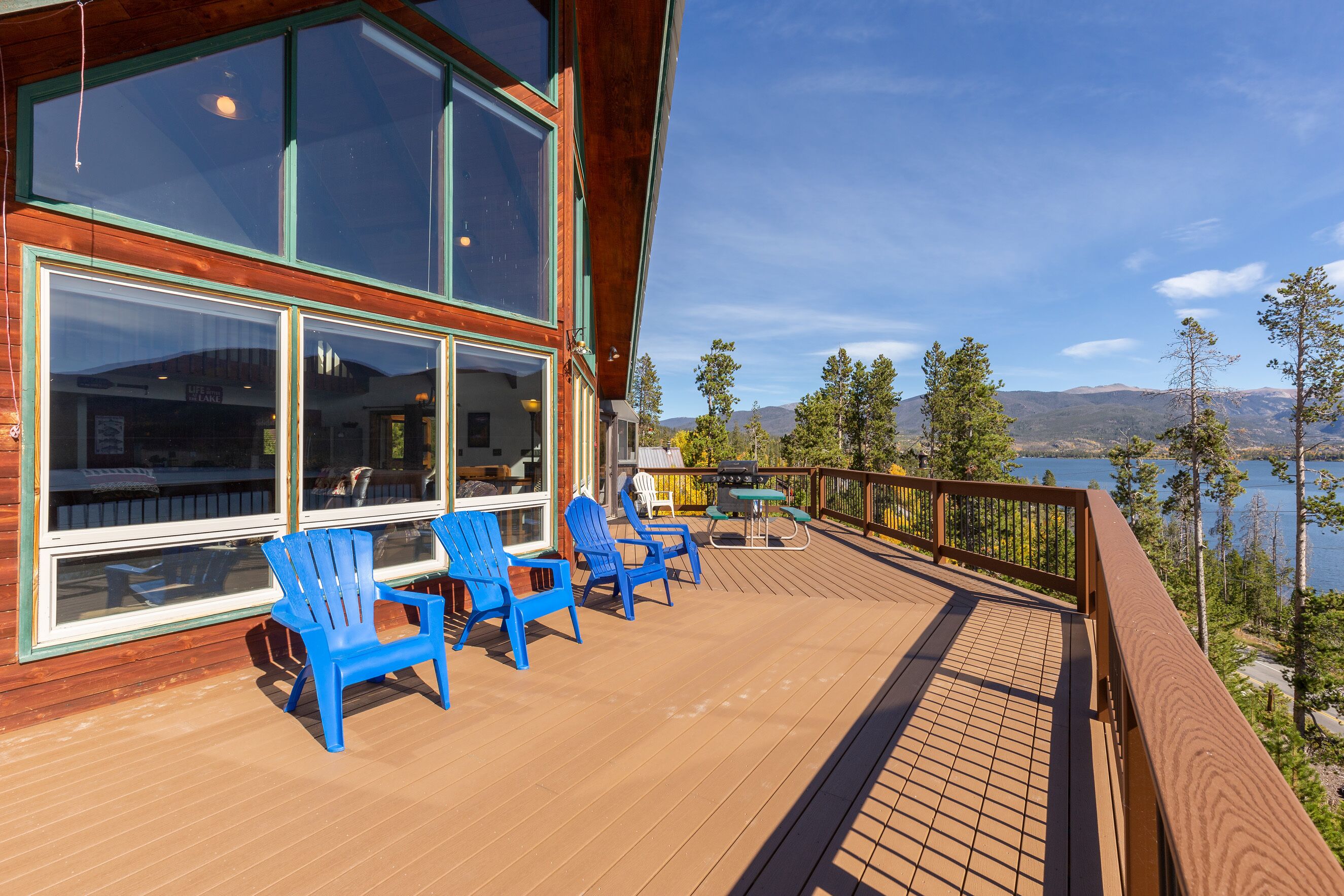 Spectacular Views of Shadow Mountain Lake and RMNP and dog-friendly!