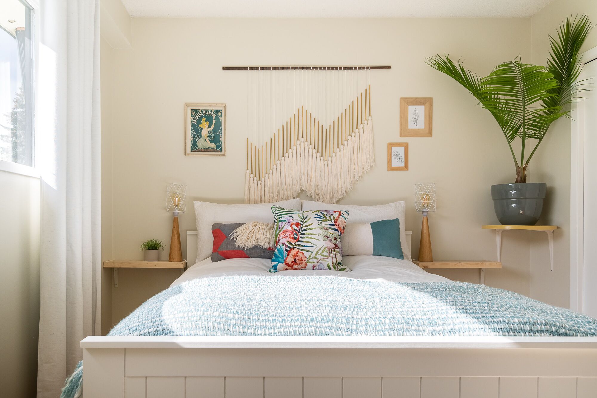 Huge Deck w/ Heated Pool + Hot tub. Games Room. Private & Very Clean.