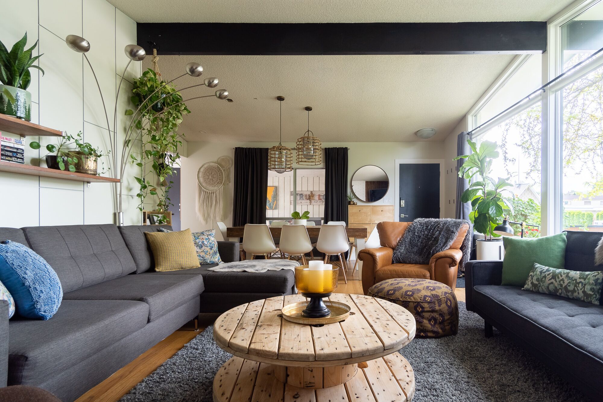 Huge Deck w/ Heated Pool + Hot tub. Games Room. Private & Very Clean.