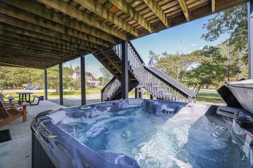 WolfRun Lake View Chalet, 200 feet from Lake, Hottub