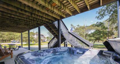 WolfRun Lake View Chalet, 200 feet from Lake, Hottub