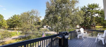 WolfRun Lake View Chalet, 200 feet from Lake, Hottub