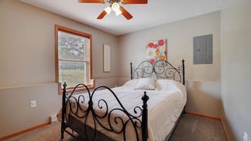 7 bedrooms, iron/ironing board, WiFi, bed sheets