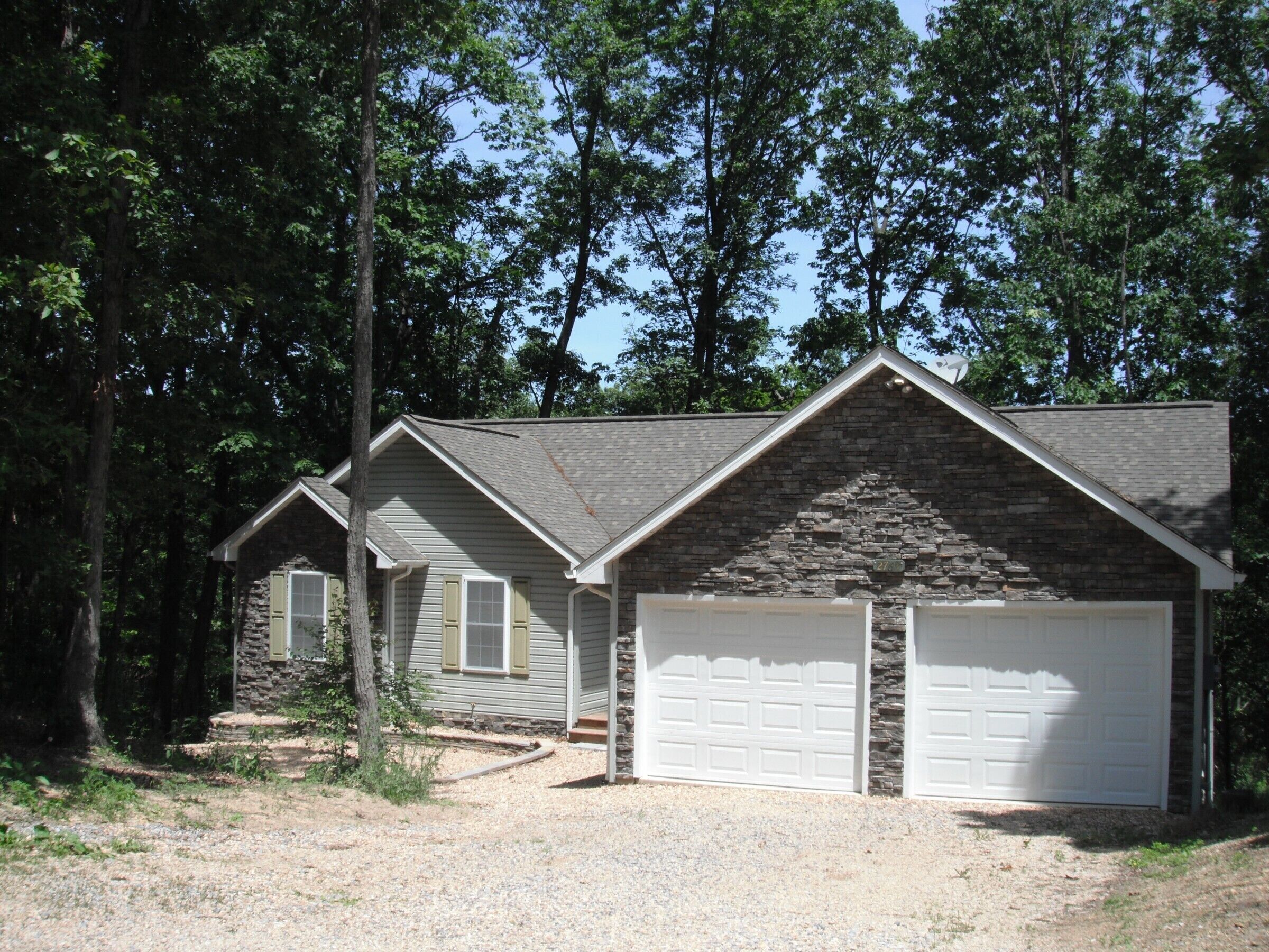 Jacuzzi, Pool Table, Ping-Pong,Wifi! and more