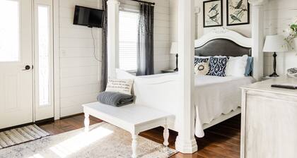 Romantic Vista Cottage - Walnut Creek, walking distance to restaurants, shops.