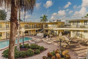Outdoor pool, a heated pool - Adorable One Bedroom One Bathroom With Easy Access To The Beach! (Redington Beach)