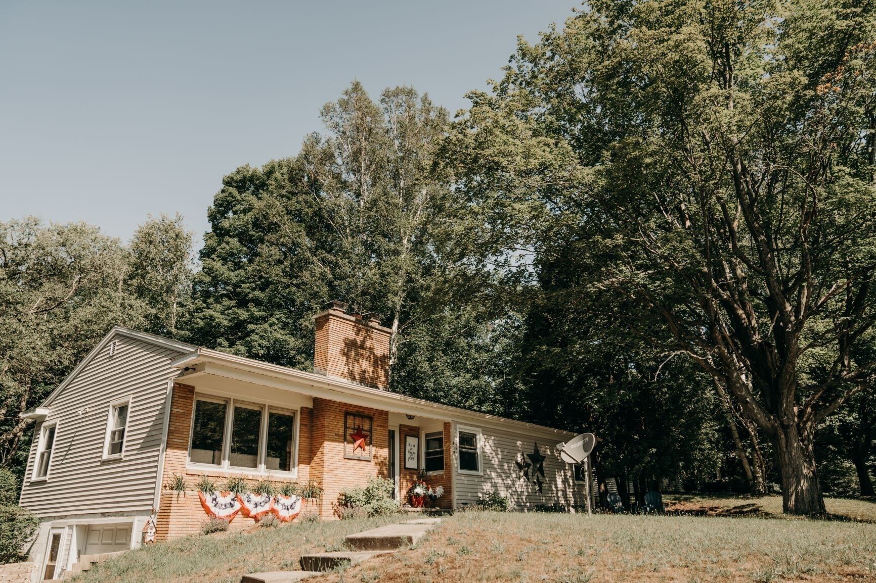Peaceful and Spacious home in Cul-de-sac within walking of downtown Frankfort