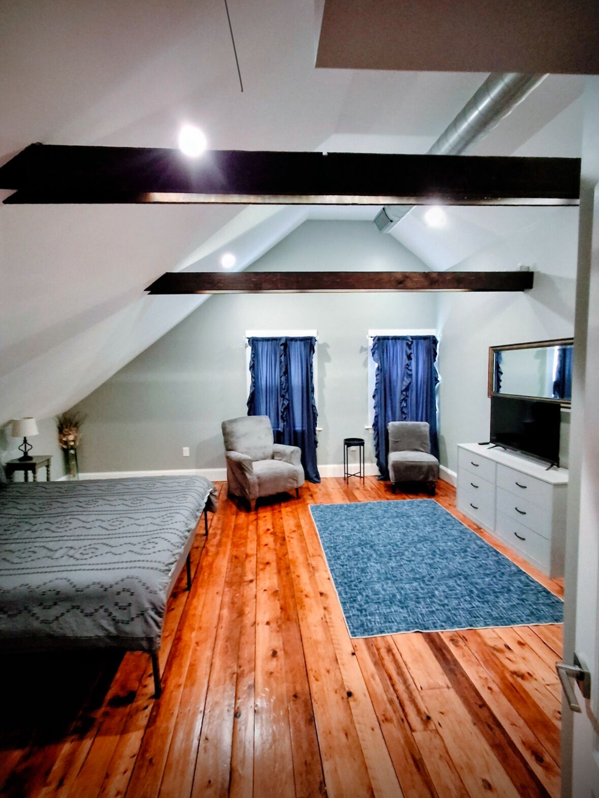 3 chambres, fer et planche à repasser, accès au Wi-Fi (inclus)