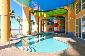 A heated pool - WINTER SPECIALS! King, Full, bunks & sofa sleeps 8! Free Reserved Beach Chairs! (Panama City Beach)