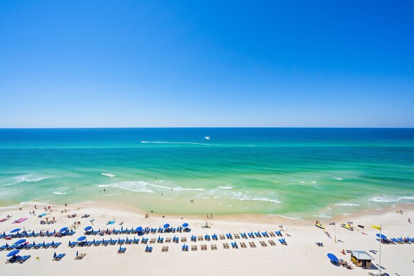 On the beach, sun-loungers - WINTER SPECIALS! King, Full, bunks & sofa sleeps 8! Free Reserved Beach Chairs! (Panama City Beach)