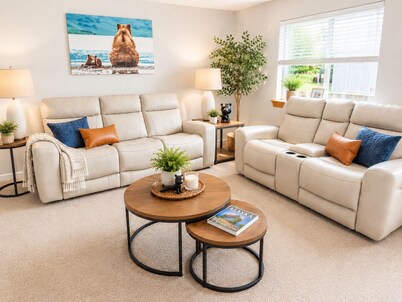 3 Bed 2.5 Bath House & Save 25 dollars PER DAY on Rental Car, July to September