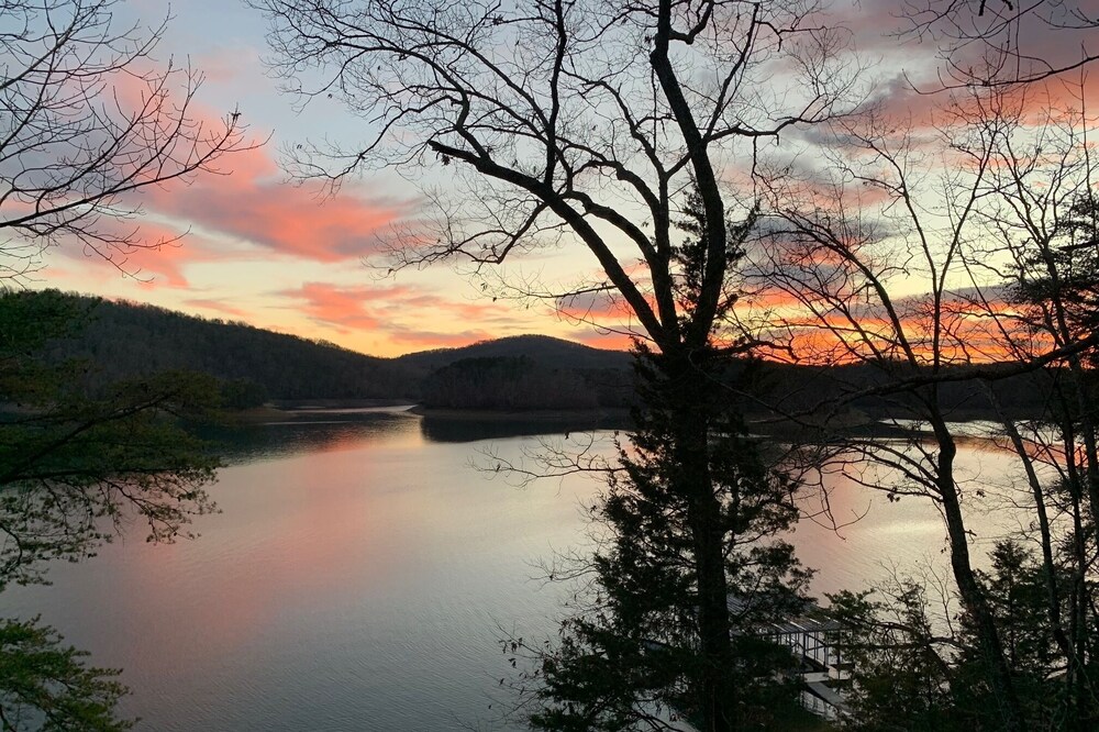 Parson Shores Lodge #4 Secluded Townhome With Private Boat Dock.