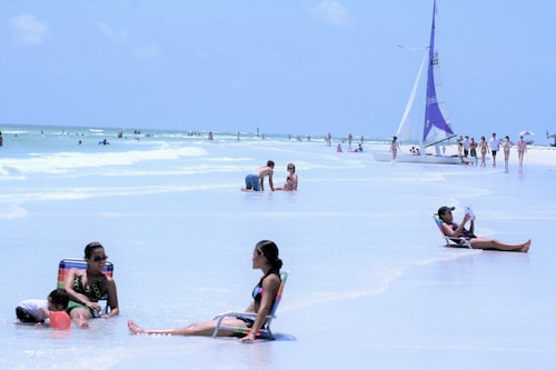 On Siesta Key Beach, View, pool, 2 Bed 2 Ba, plus pull out Queen,