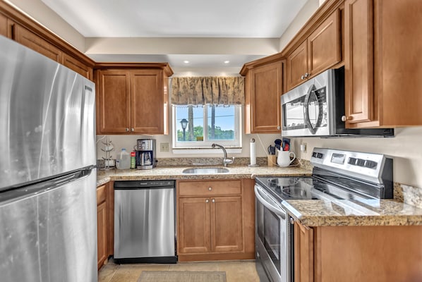 Fridge, microwave, oven, stovetop - Relax by the sea! Jupiter 1-bedroom condo near Jupiter Beach (Jupiter)