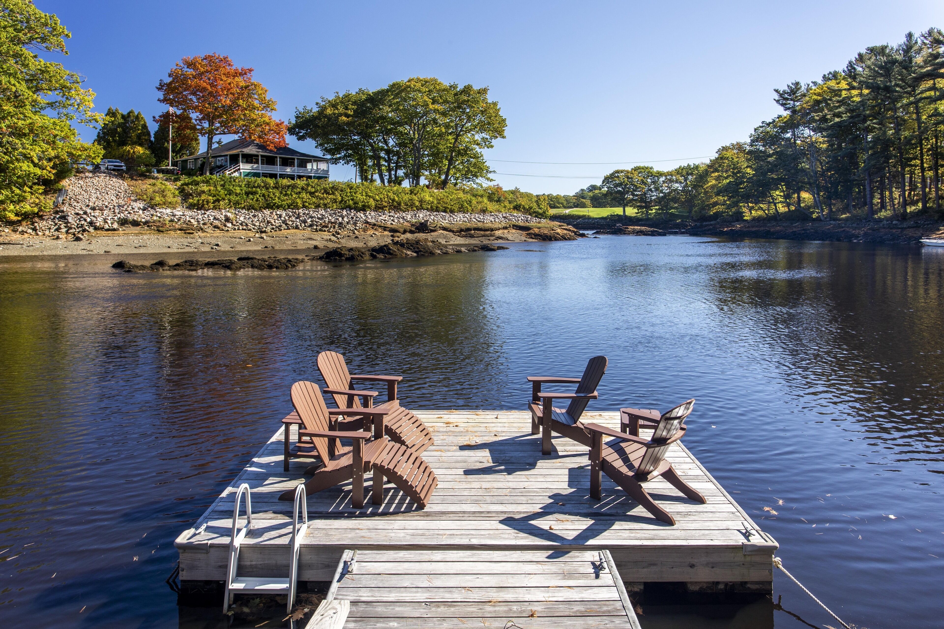 Gorgeous River View Walk to Kennebunkport & Beach/ Relax by Fireplace